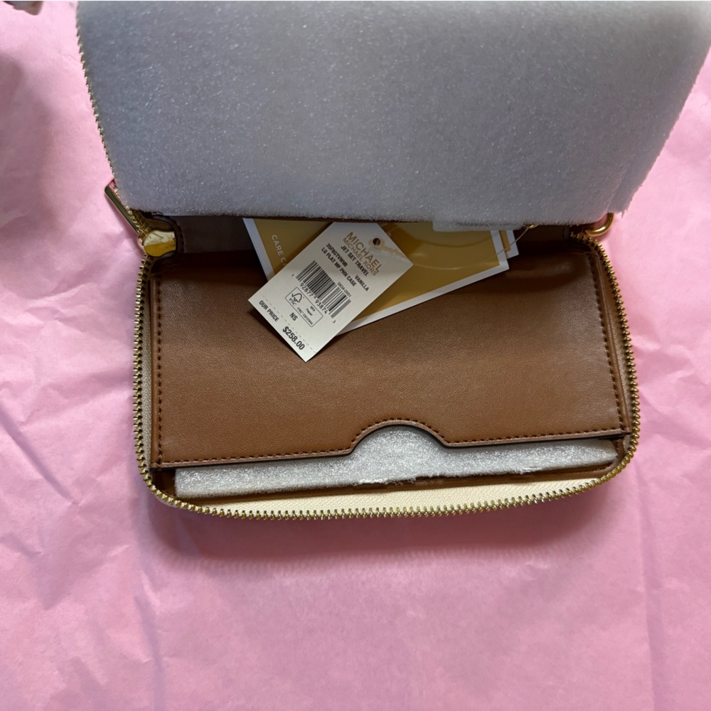 NWT Michael Kors Brown and Cream Wallet - Picture 4 of 4